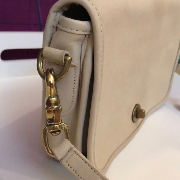 VINTAGE CREAM LEATHER COACH SHOULDER/XBODY Bag - Picture 3 of 8
